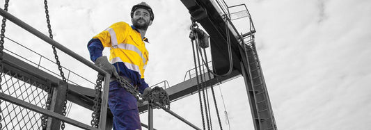 Standar Keselamatan K3: Jenis Pakaian Safety yang Wajib Digunakan di Berbagai Industri - Mokoworkwear