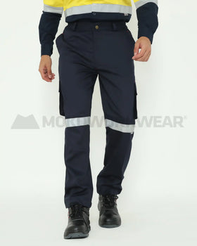 celana safety warna navy dengan kantong cargo dari mokoworkwear